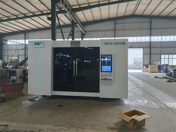 大包圍交換平臺(tái)激光切板機(jī)7